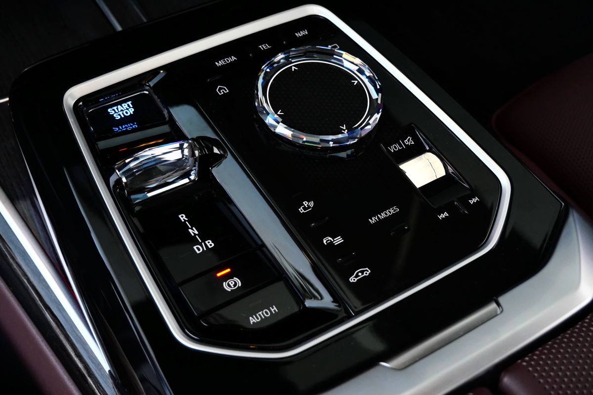 BMW i7 xDrive60 2024 rental LAX