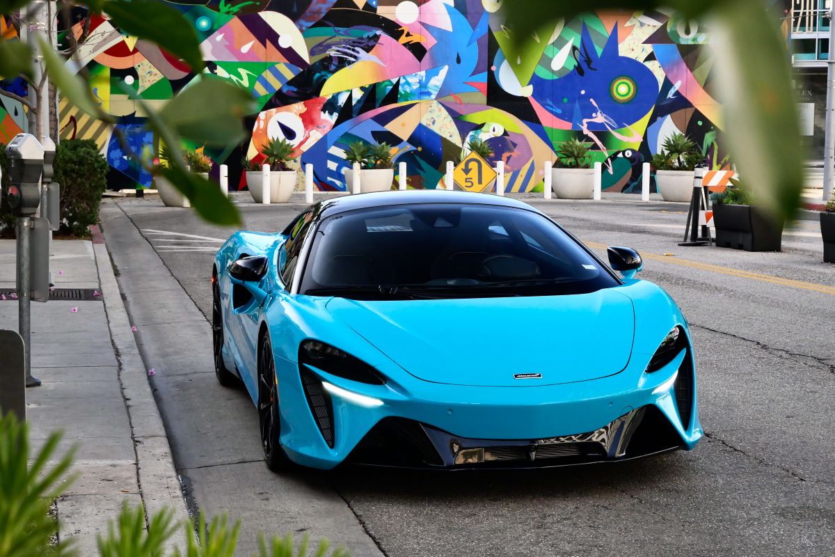rent a McLaren Artura  in LA