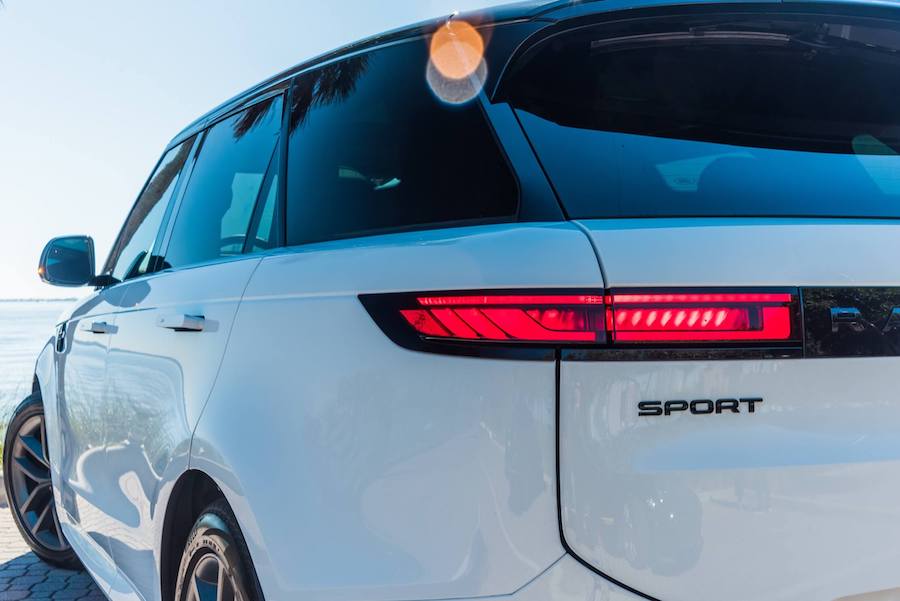 Rent a White Range Rover Sport Dynamic