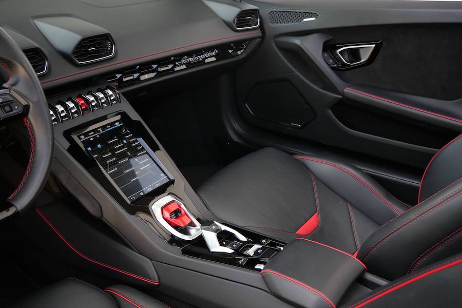 Lamborghini Huracan EVO Spyder for Rent in Los Angeles