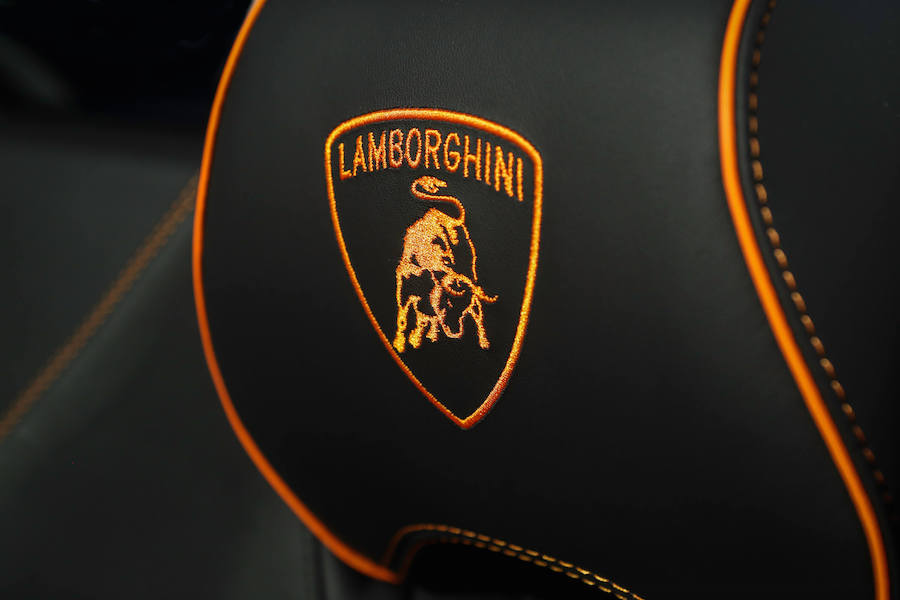 Rent a Lamborghini Huracan EVO Spyder