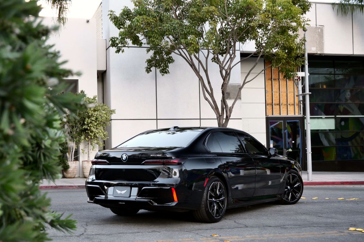 BMW i7 xDrive60 2024 rental Los Angeles