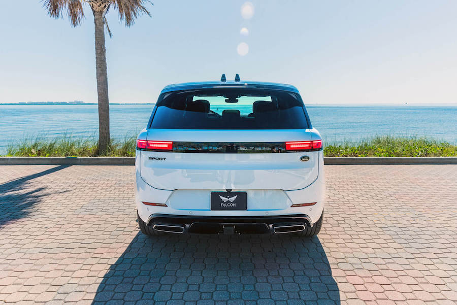 Rent a White Range Rover Sport Dynamic