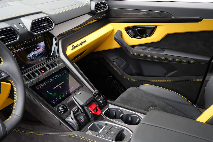 Lamborghini Urus S 2024 Matte Black for Rent Los Angeles