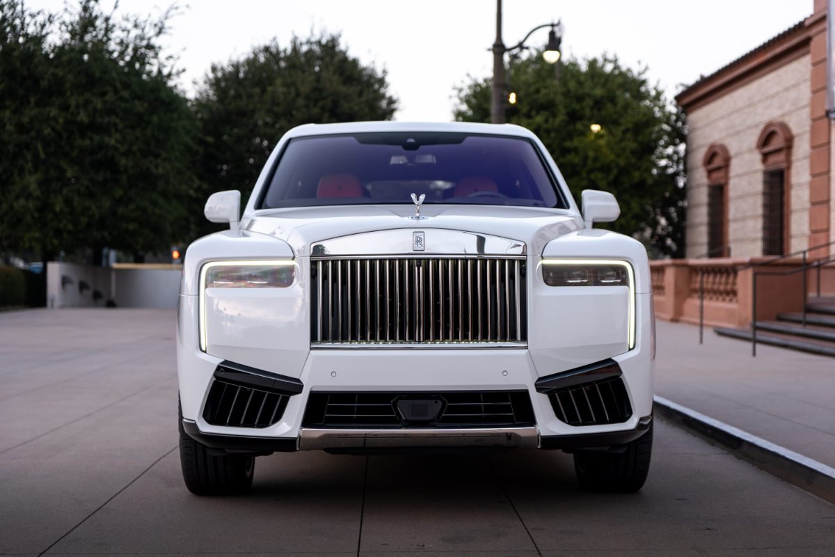 Rolls Royce Cullinan rental in Los Angeles