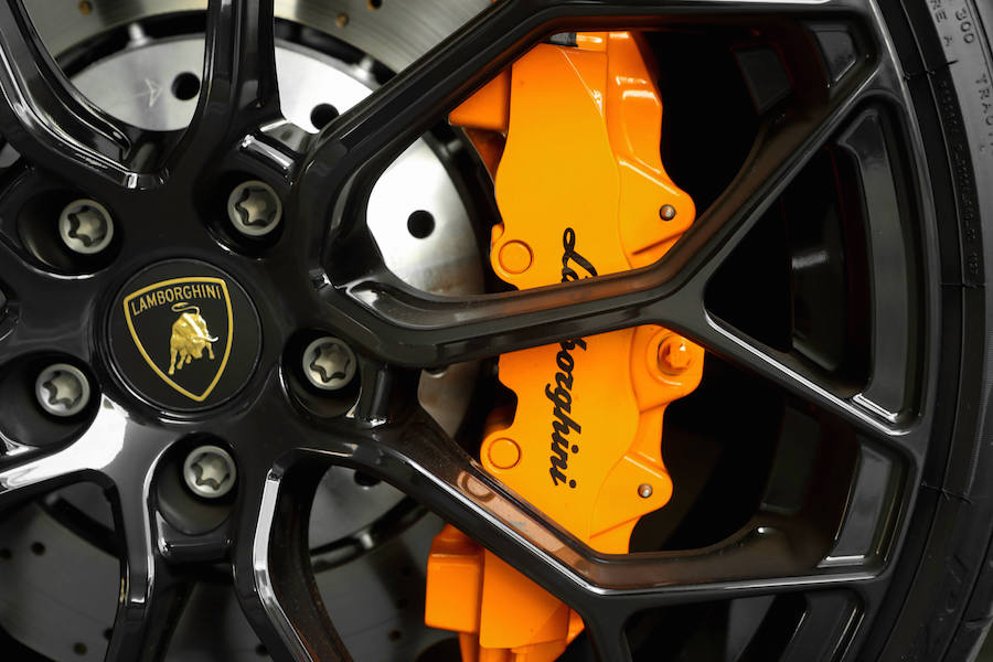 Rent a Lamborghini Huracan EVO Spyder