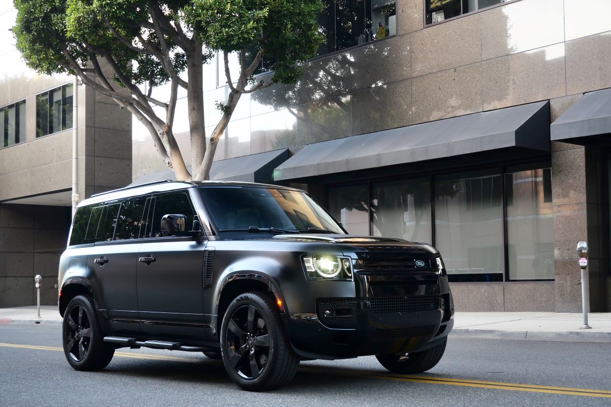 Rent Range Rover Defender X-Dynamic 2025 in LAX Rent Range Rover Defender X-Dynamic 2025 in LAX