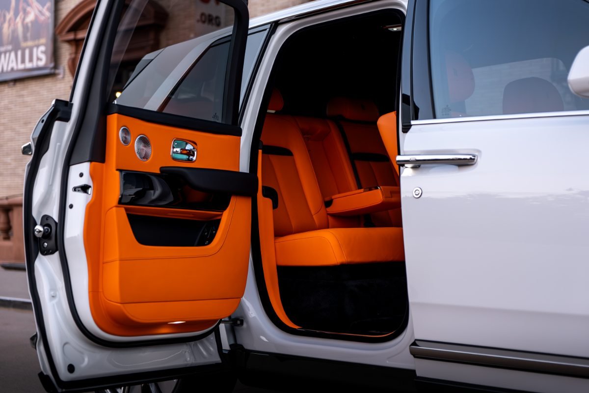 Rolls Royce Cullinan rental in Los Angeles
