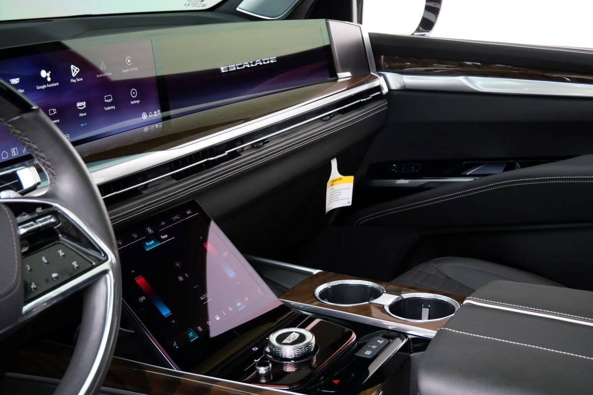 rent a 2025 Cadillac Escalade Platinum in LAX rent a 2025 Cadillac Escalade Platinum in LAX