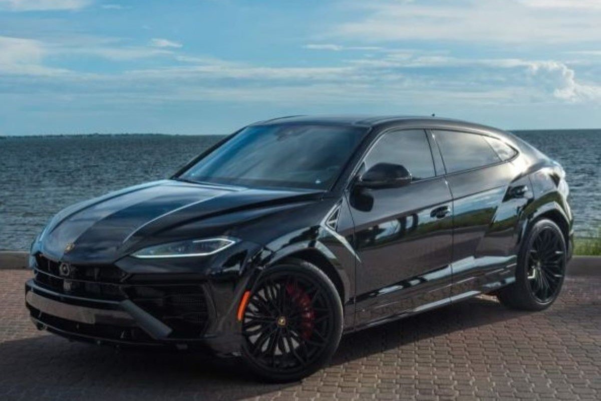 Lamborghini Urus SE rental in miami
