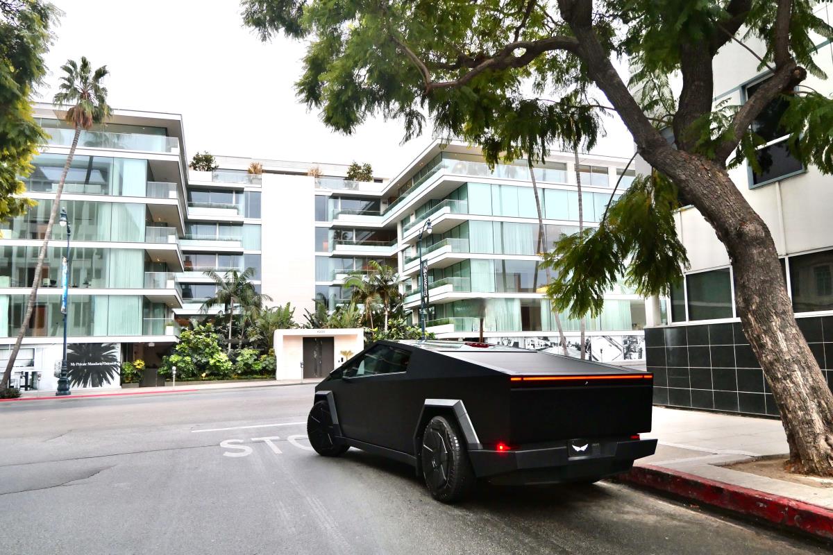 Tesla Cyberbeast 2024 Rental in LA