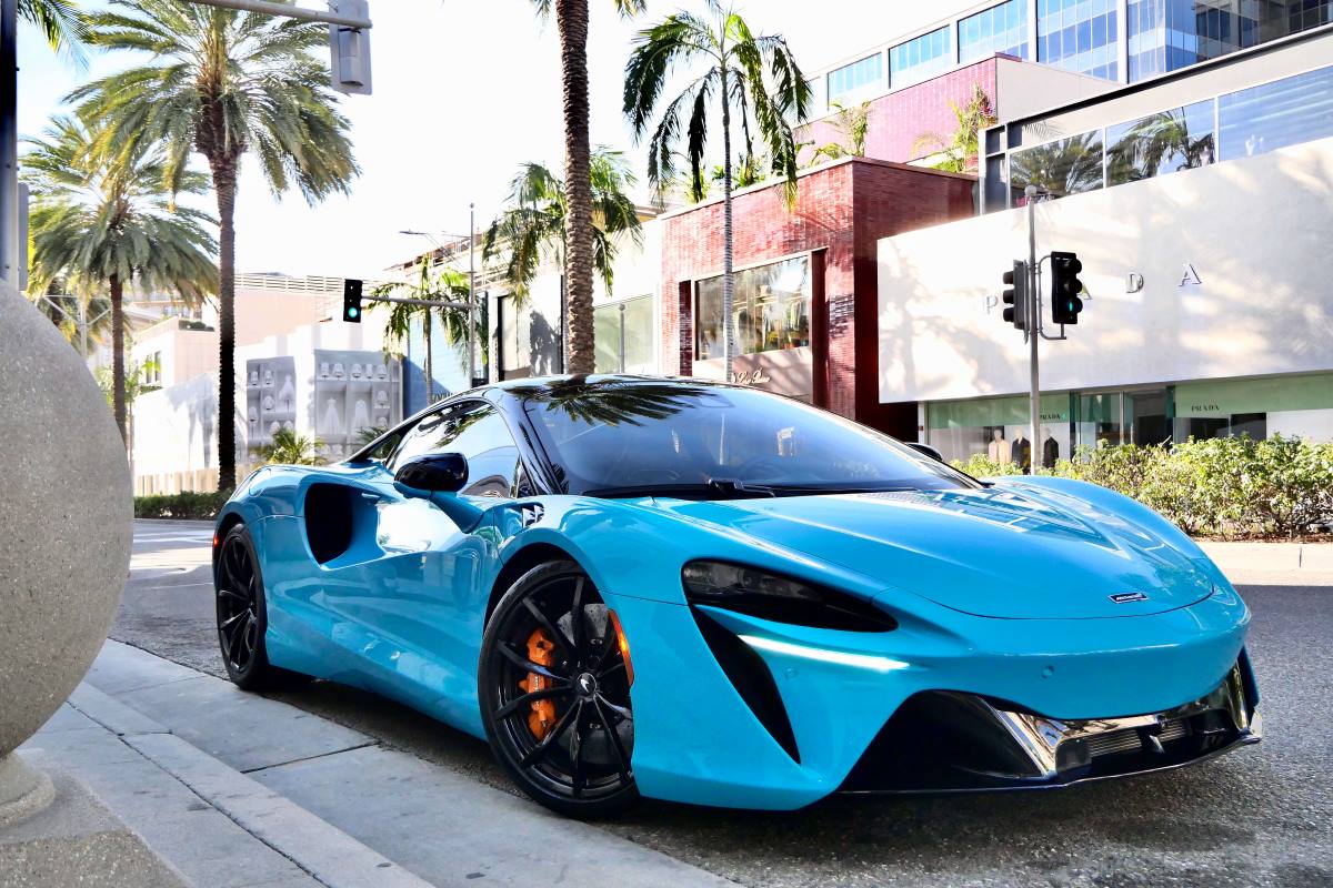 rent a McLaren Artura  in LA