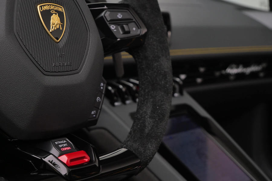 Matte Black Lamborghini Huracan EVO Spyder Rental LA