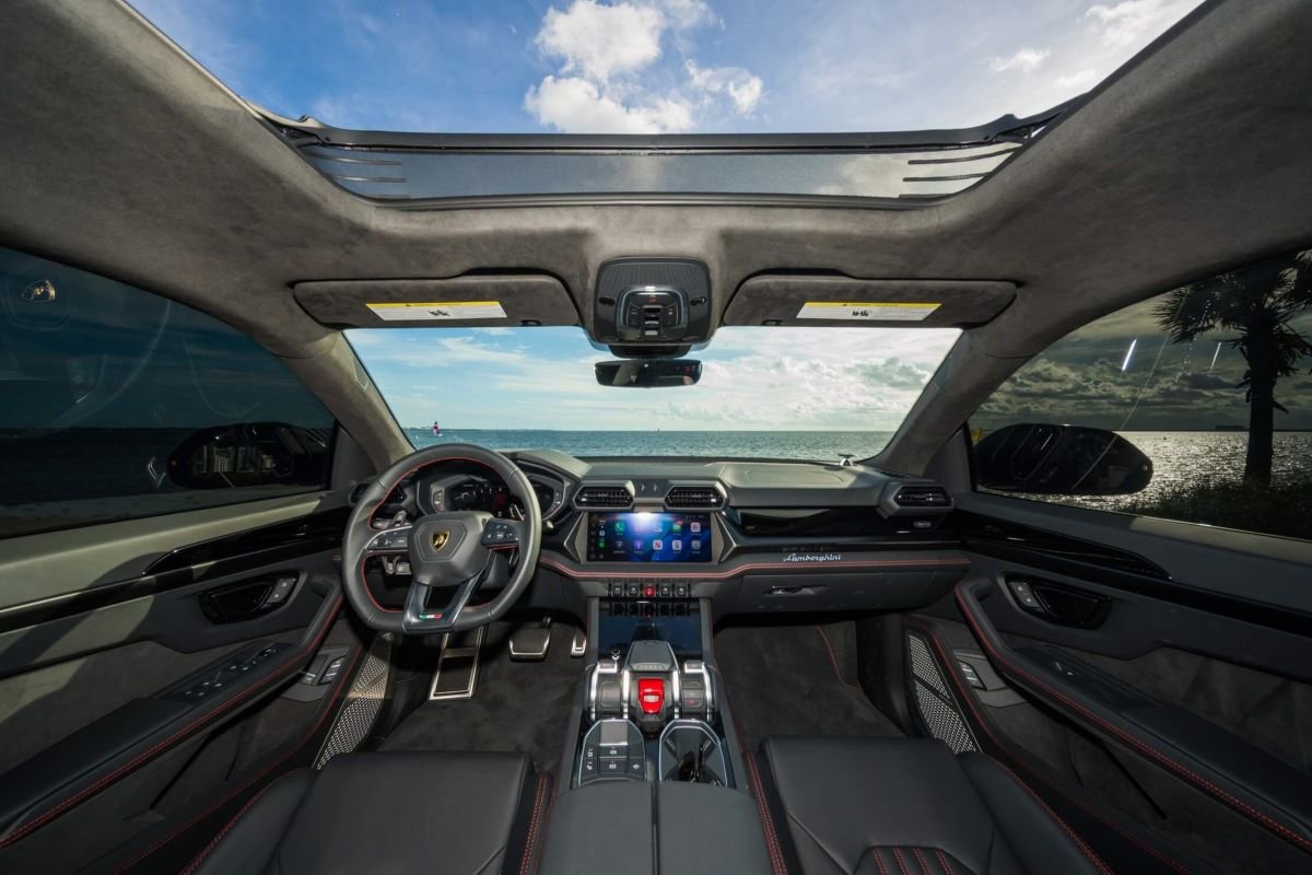 Lamborghini Urus SE rental in miami