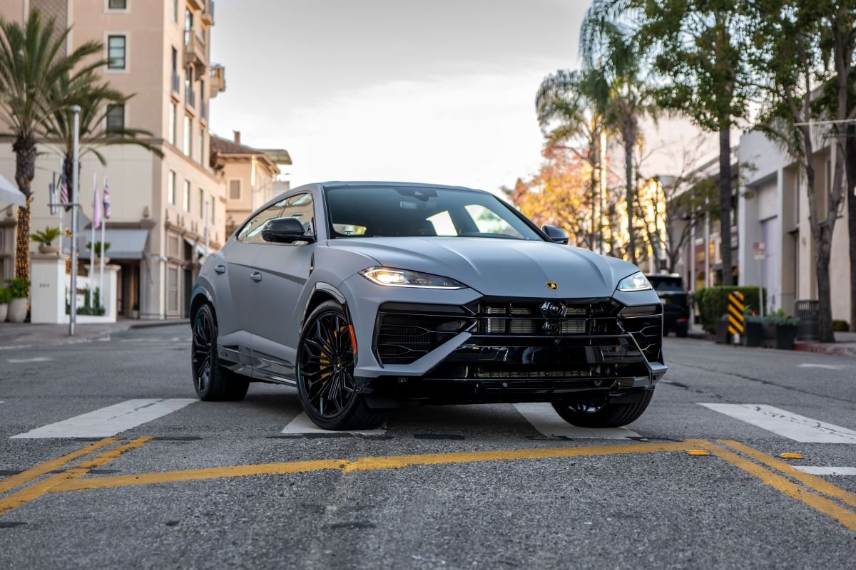 Lamborghini Urus SE 2025 for Rent in Los Angeles Lamborghini Urus SE 2025 for Rent in Los Angeles