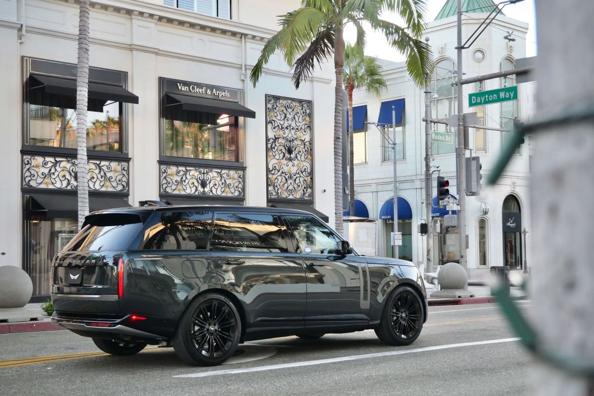 rent a RangeRover P400 LWB 2025 in LA
