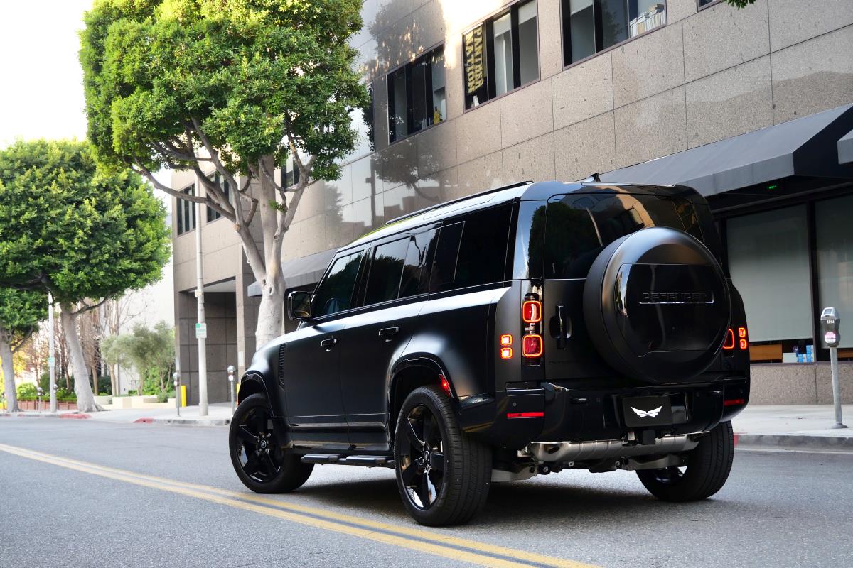 Rent Range Rover Defender X-Dynamic 2025 in LAX Rent Range Rover Defender X-Dynamic 2025 in LAX