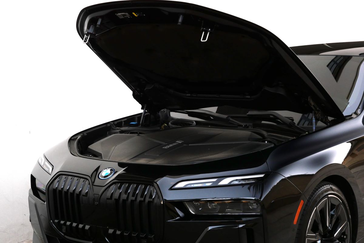 BMW i7 xDrive60 2024 for rent in los angeles