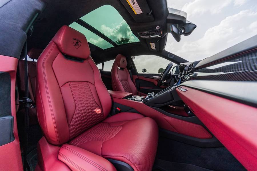 Black Lamborghini Urus For Rent in Miami