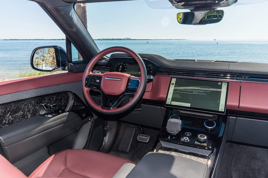 Rent a White Range Rover Sport Dynamic