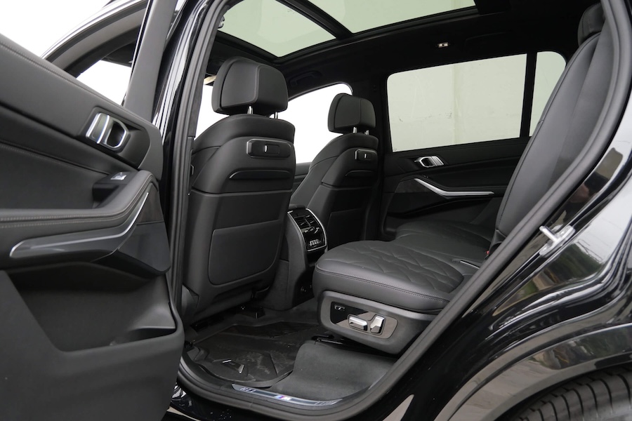 BMW X7 40i 2024 for Rent in Los Angeles