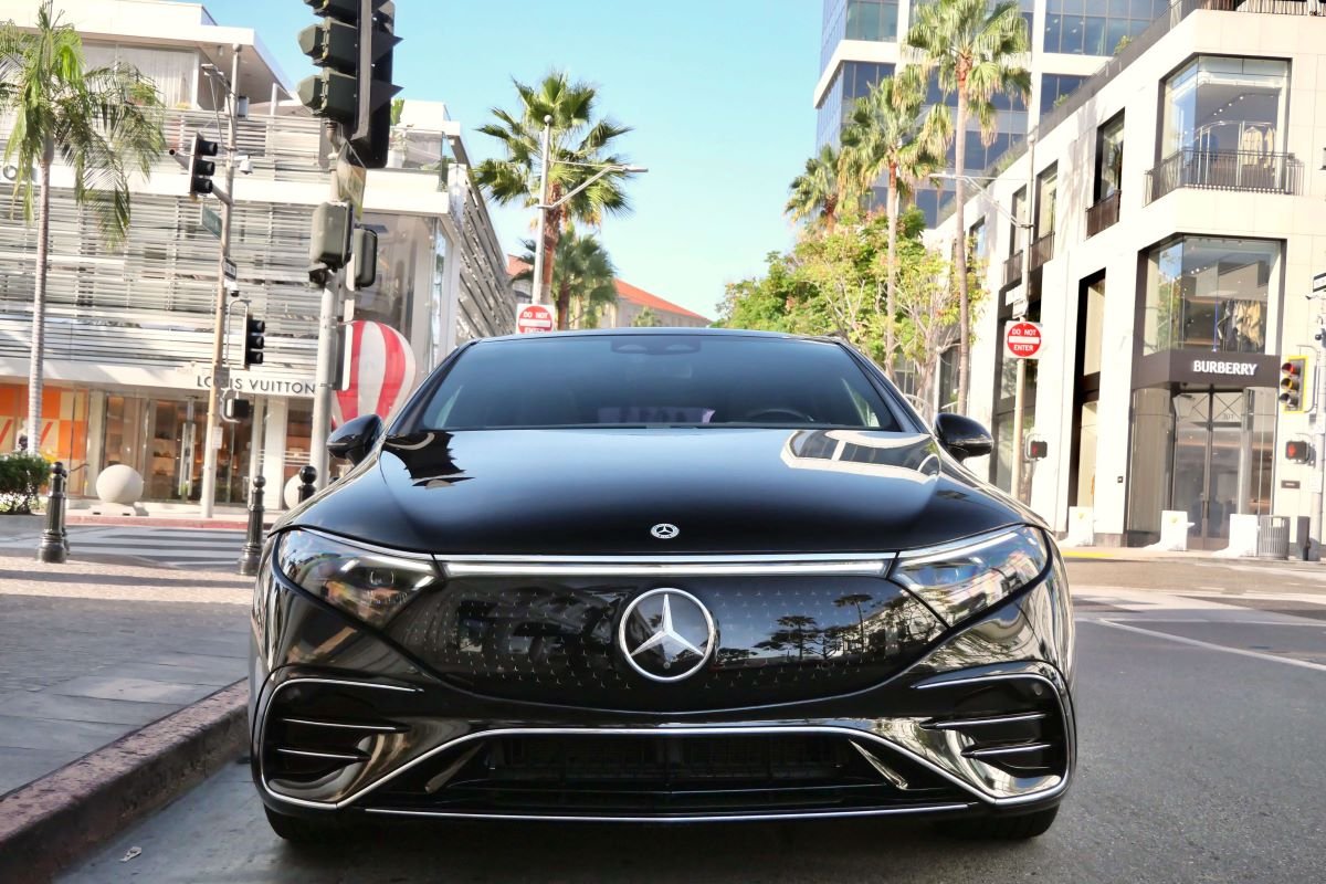 rent a Mercedes-Benz EQS 450 in LAX rent a Mercedes-Benz EQS 450 in LAX