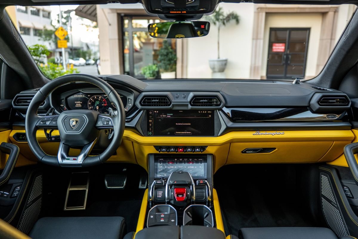 Lamborghini Urus SE 2025 for Rent in LA Lamborghini Urus SE 2025 for Rent in LA