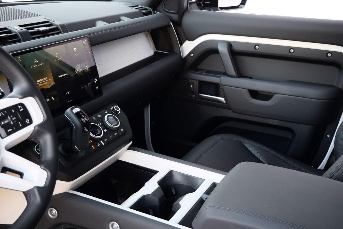 Rent a Range Rover Defender 2025 in LA