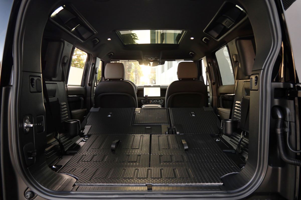 Range Rover Defender X-Dynamic 2025 Rental in LA Range Rover Defender X-Dynamic 2025 Rental in LA