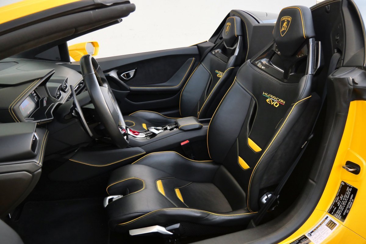 Lamborghini Huracan EVO Spyder RWD rental in Los Angeles