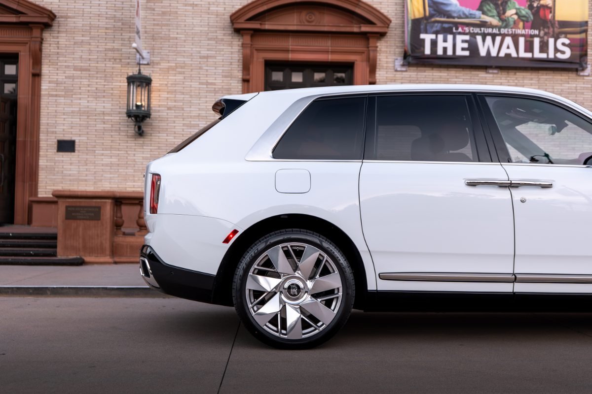 Rolls Royce Cullinan rental in Los Angeles