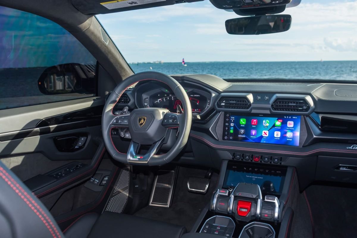 Lamborghini Urus SE rental in miami