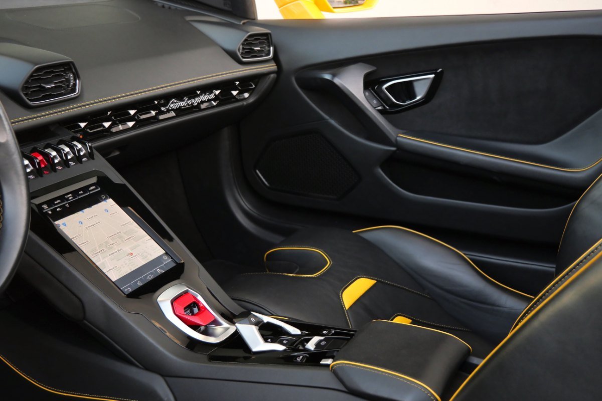 Lamborghini Huracan EVO Spyder RWD rental in Los Angeles