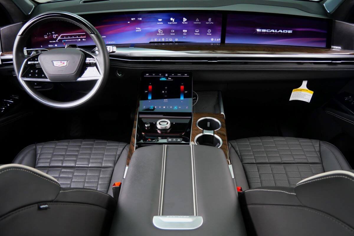 Rent a 2025 Cadillac Escalade Platinum in Los Angeles Rent a 2025 Cadillac Escalade Platinum in Los Angeles