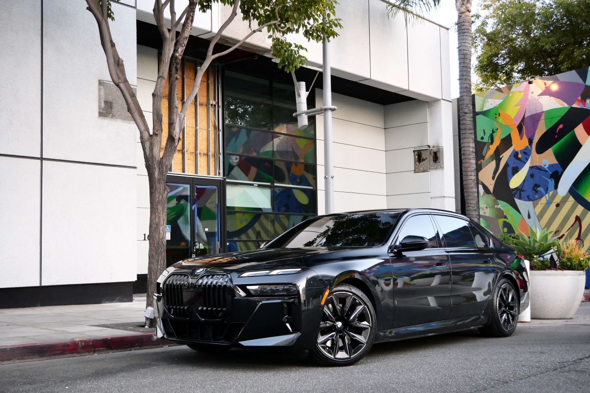 BMW i7 xDrive60 2024 for rent in los angeles