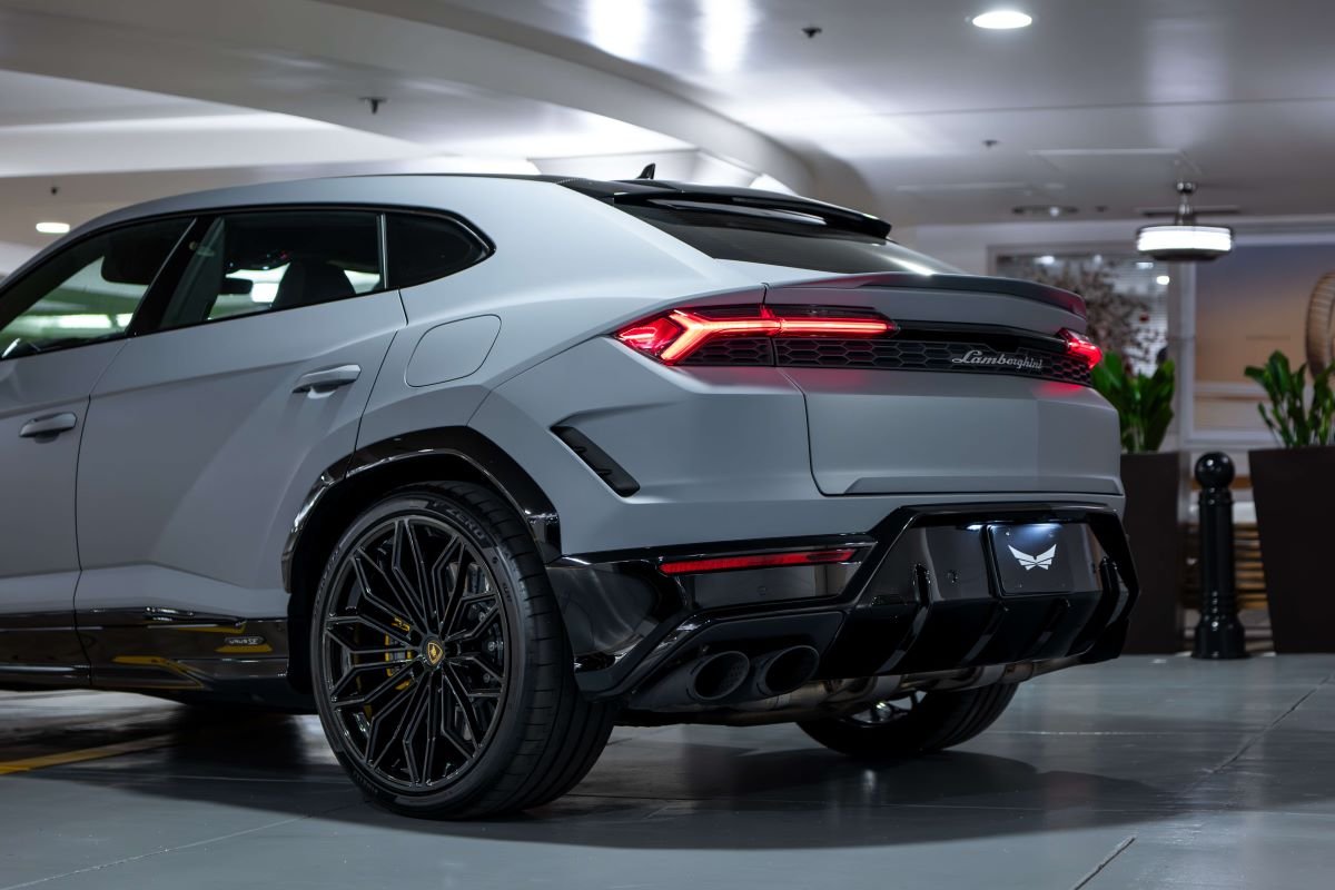 Lamborghini Urus SE 2025 Rental in LA Lamborghini Urus SE 2025 Rental in LA