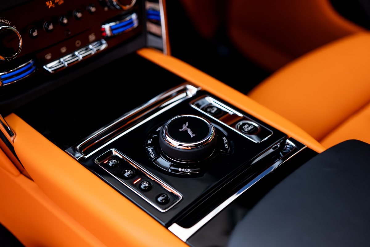 Rolls Royce Cullinan rental in Los Angeles
