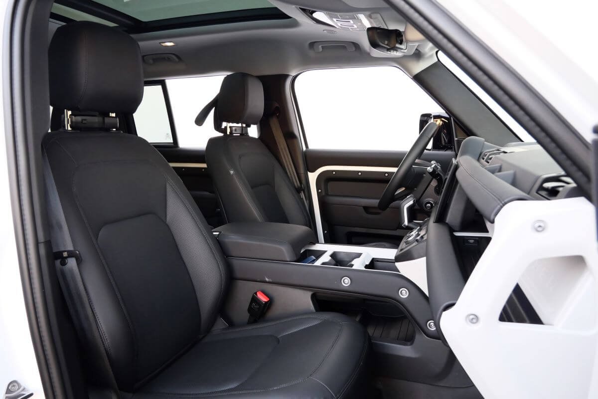 Rent a Range Rover Defender 2025 in LA