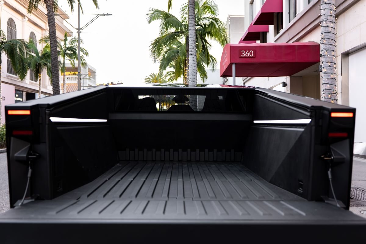 Tesla Cybertruck FSD 2026 Rental LAX