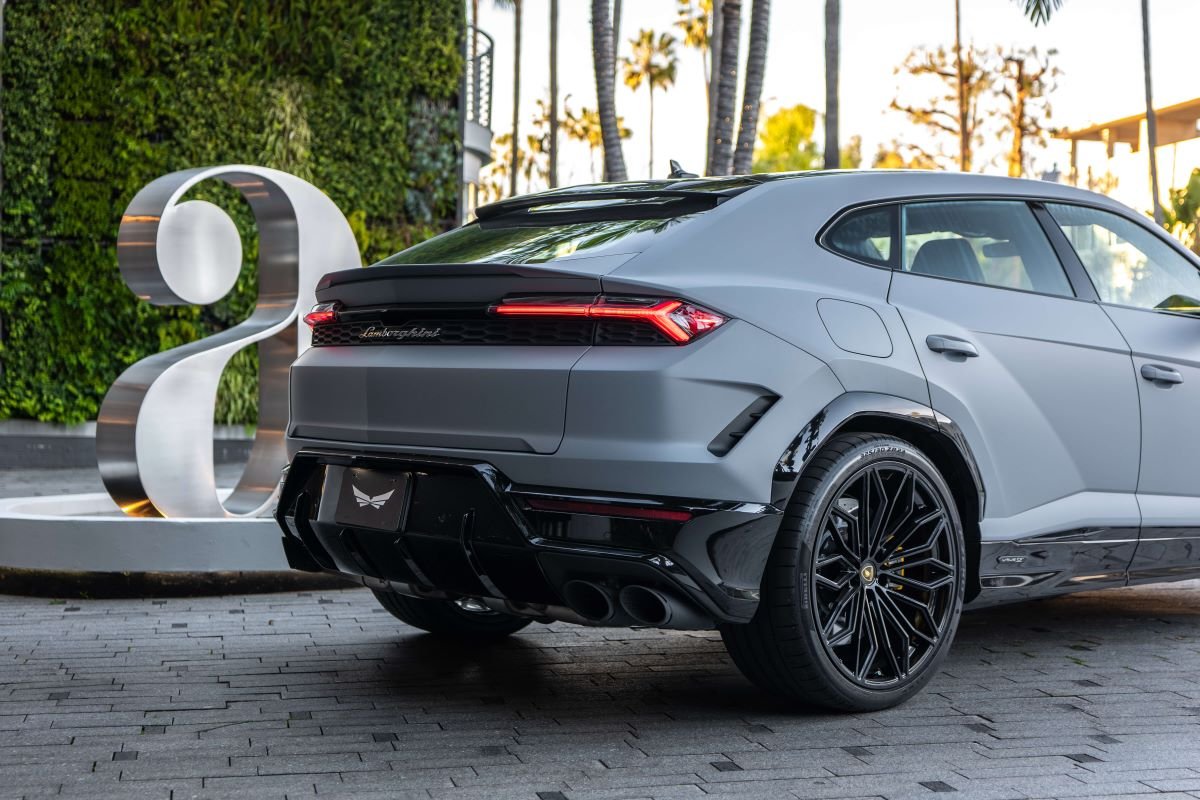 Lamborghini Urus SE 2025 for Rent in Los Angeles Lamborghini Urus SE 2025 for Rent in Los Angeles