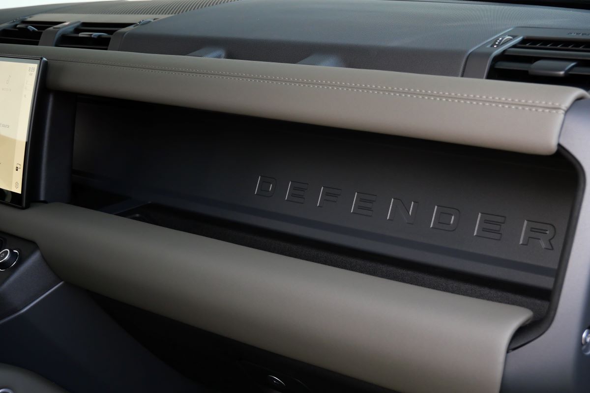 Range Rover Defender X-Dynamic 2025 for Rent in Los Angeles Range Rover Defender X-Dynamic 2025 for Rent in Los Angeles