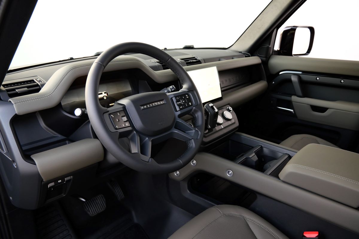 Rent Range Rover Defender X-Dynamic 2025 in Los Angeles Rent Range Rover Defender X-Dynamic 2025 in Los Angeles