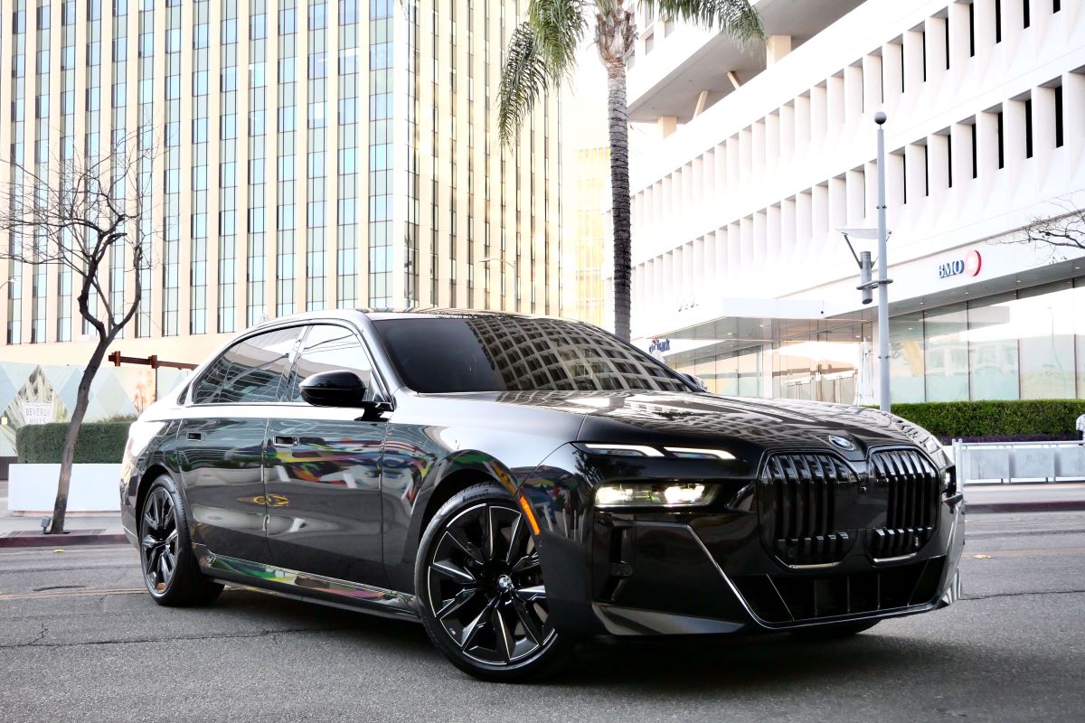 Rent a BMW i7 xDrive60 2024 in Los Angeles