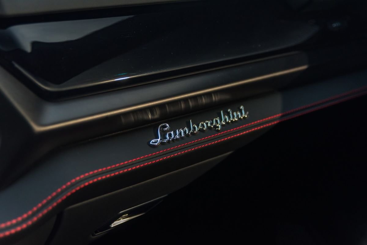 Lamborghini Urus SE rental in miami