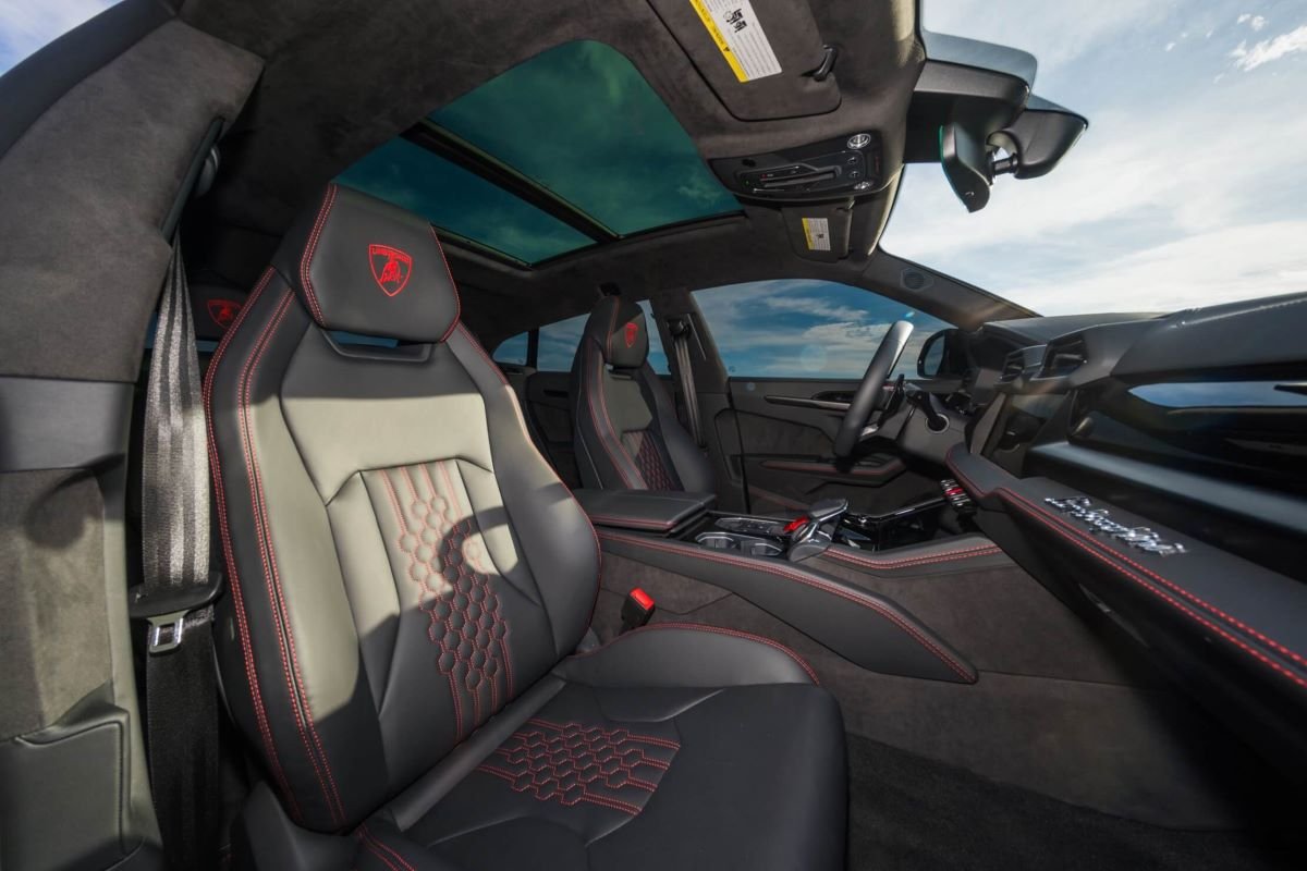 Lamborghini Urus SE rental in miami
