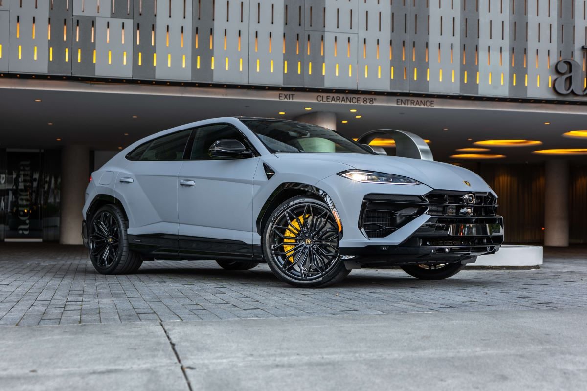 Lamborghini Urus SE 2025 for Rent in Los Angeles Lamborghini Urus SE 2025 for Rent in Los Angeles