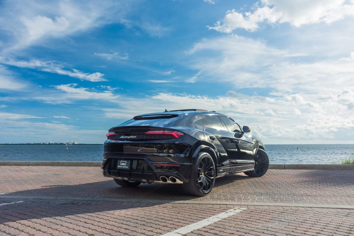 Lamborghini Urus SE rental in miami