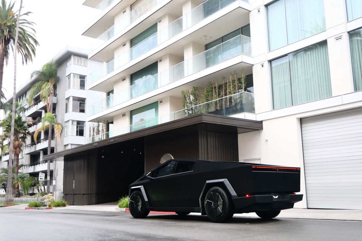 Rent Tesla Cyberbeast 2024 in Los Angeles