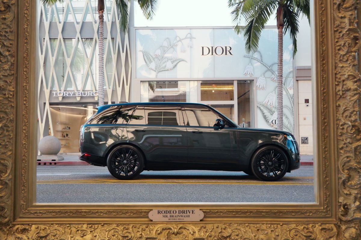 Rent a 2025 Range Rover P530 LWB in LA Rent a 2025 Range Rover P530 LWB in LA