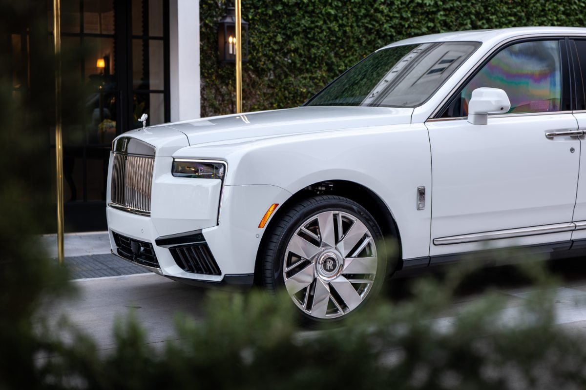 Rolls Royce Cullinan rental in Los Angeles